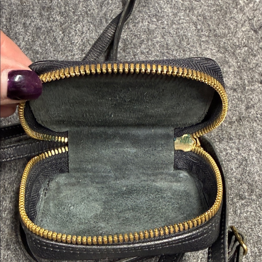 Dooney & Bourke Vintage Black Textured Leather purse. - Picture 7 of 10